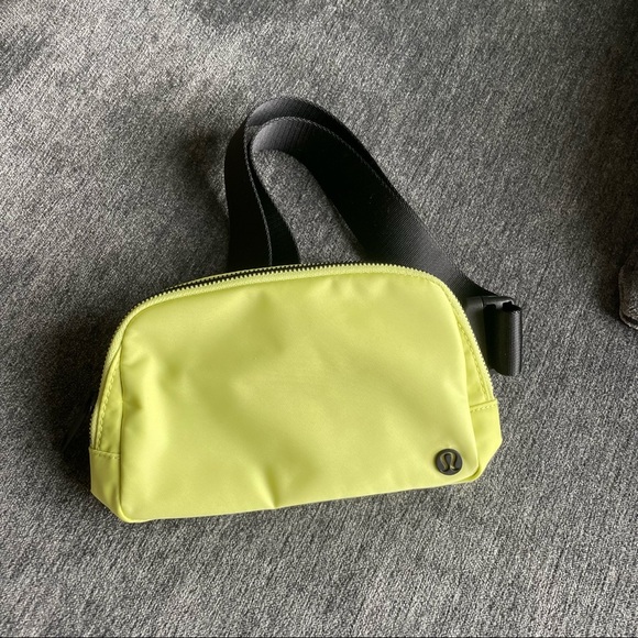lululemon belt bag lime green Kappa Delta Everywhere Exterior zippered pocket to secure your valuables JOOLA Everyday Belt Bag Key